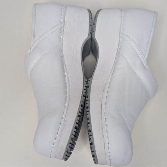 Sketchers Candaba Skid Resistant White Leather Women's Work Clog Size 11 - Picture 2 of 8